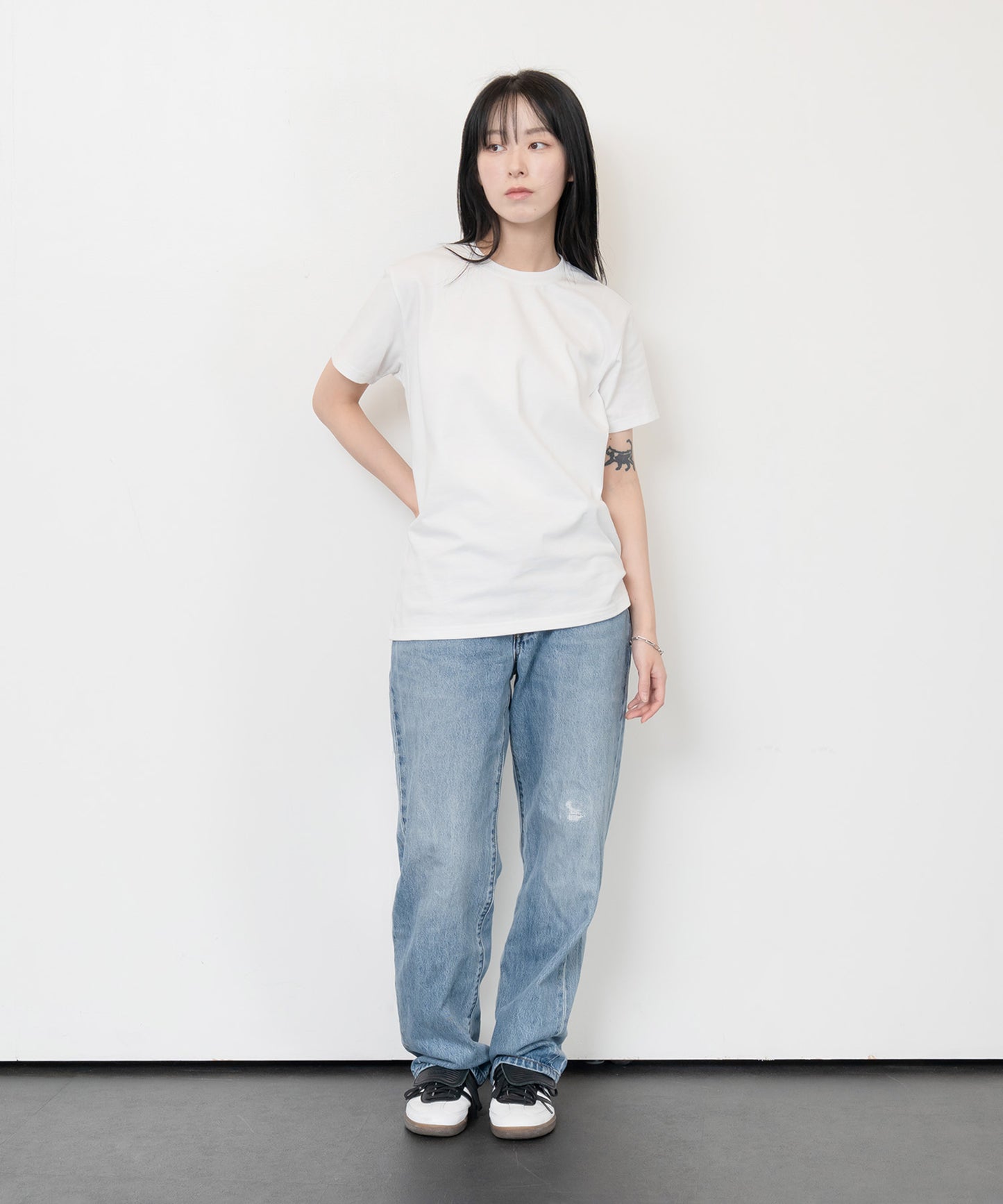 Women’s Heavy Crewneck T-Shirt / WHITE