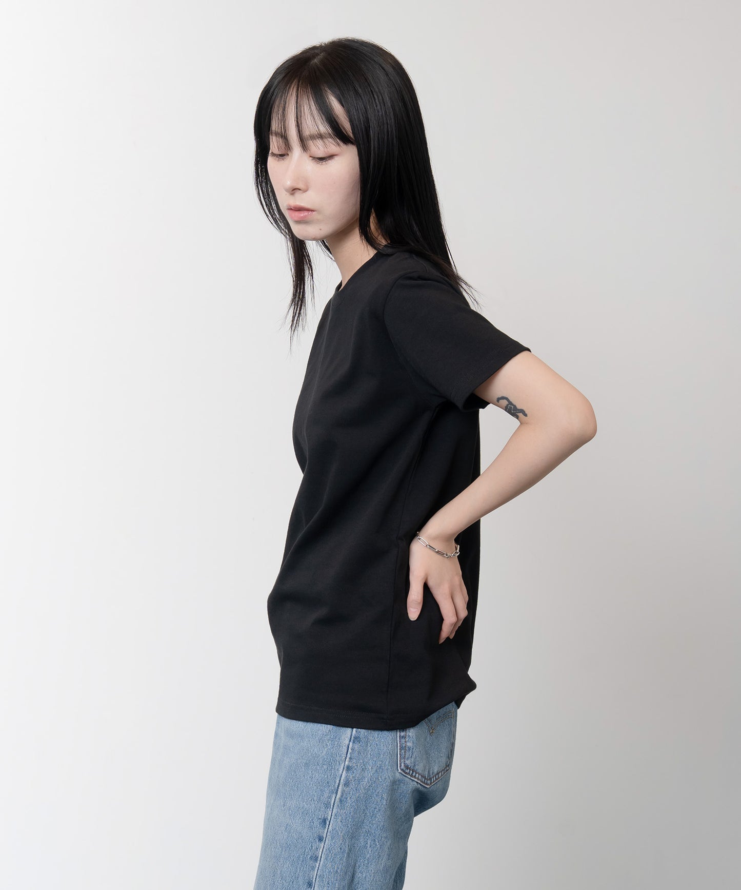 Women’s Heavy Crewneck T-Shirt / BLACK