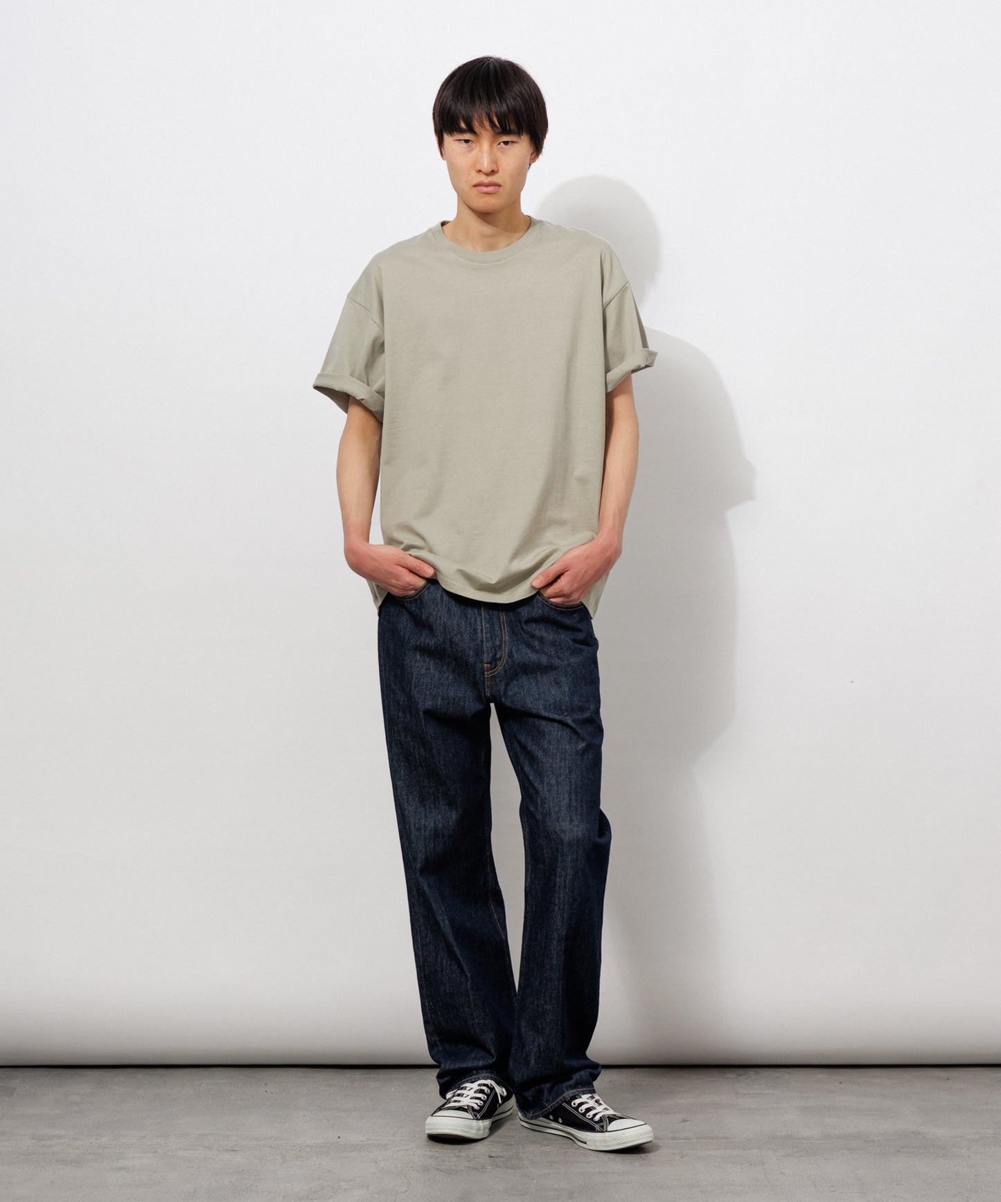 Basic Crewneck T-Shirt / EARL GRAY