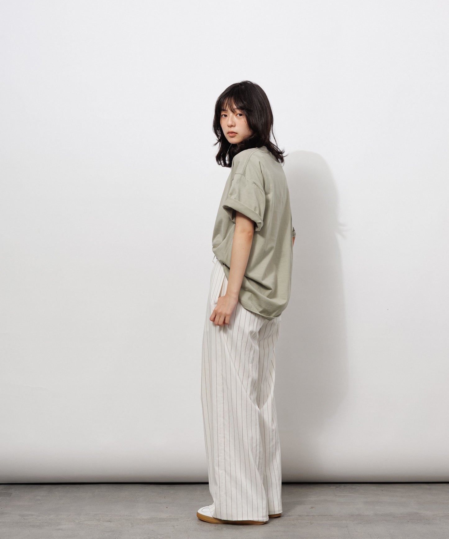Basic Crewneck T-Shirt / EARL GRAY